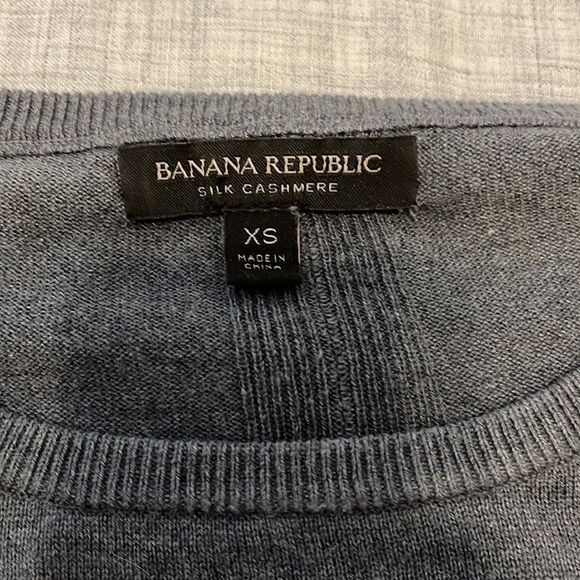 Banana Republic gray silk cashmere sweater - Picture 2 of 7